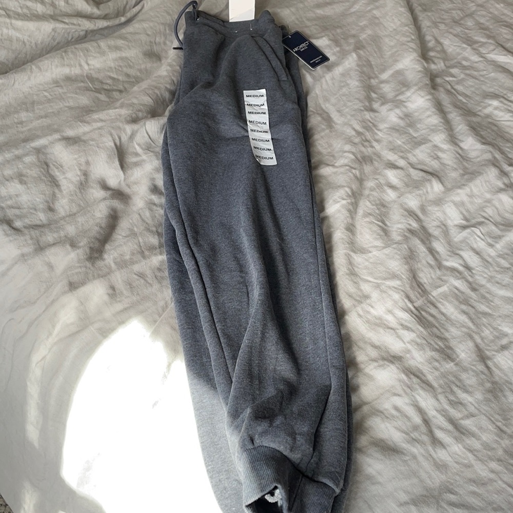 Mens dark gray medium joggers. Tags on.